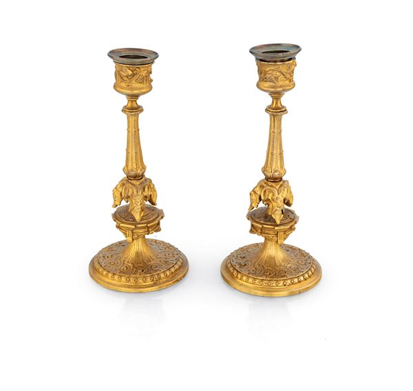 Coppia di piccoli candelieri in bronzo dorato, Francia, XIX secolo