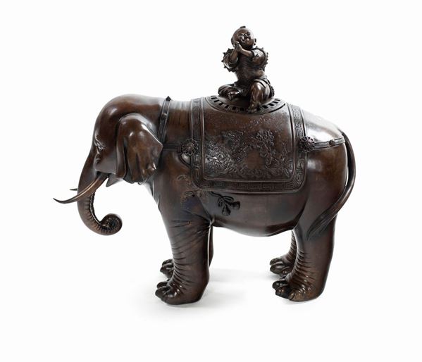 Incensiere in bronzo brunito in forma di elefante, Giappone, periodo Meiji.  - Asta Arte Orientale - Casa d'Aste Arcadia