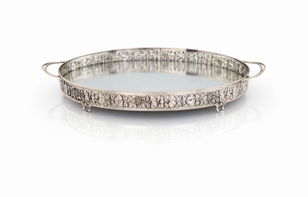 Vassoio ovale con manici in argento  - Asta Mobili, Arredi, Dipinti Antichi e del XIX Secolo - Casa d'Aste Arcadia