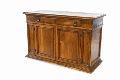 Credenza in Noce, XVII Secolo