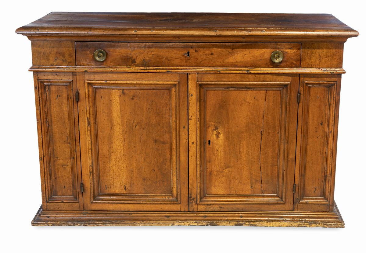 Credenza in Noce, XVII Secolo