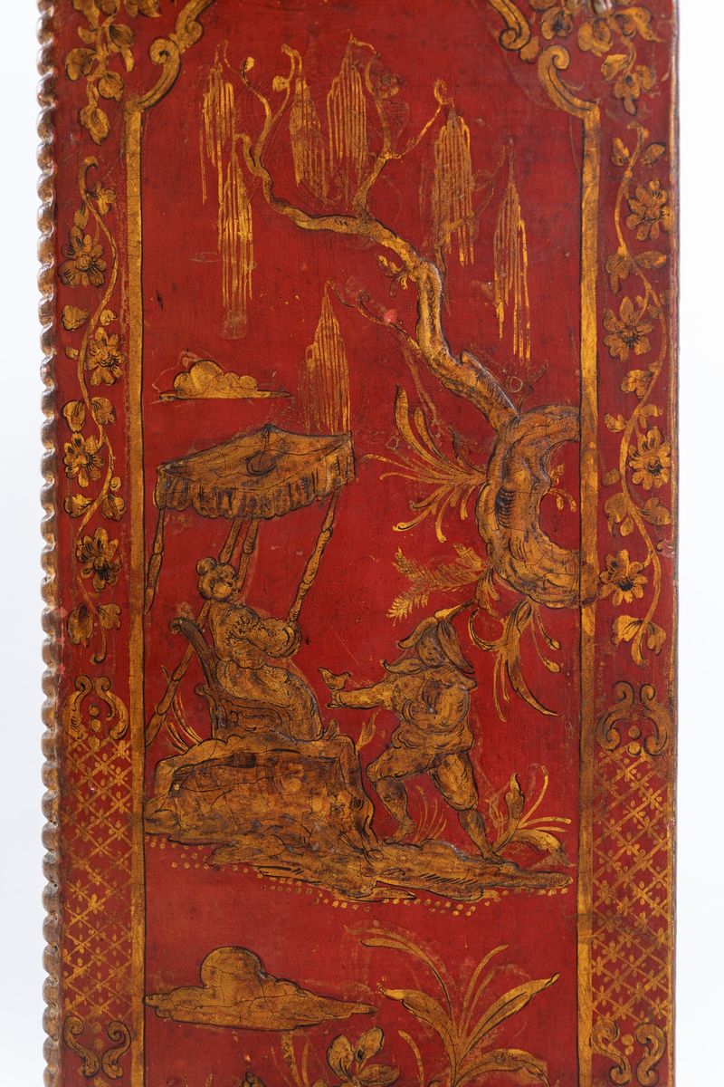 Coppia di Vetrine a Due Corpi in Legno Laccato, Piemonte, XVIII Secolo