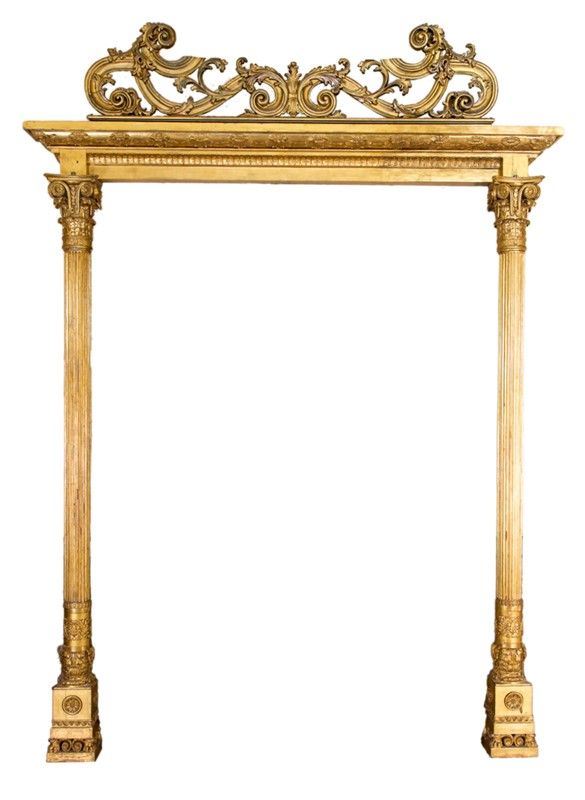PORTALE IN LEGNO INTAGLIATO E DORATO DEL XIX SECOLO