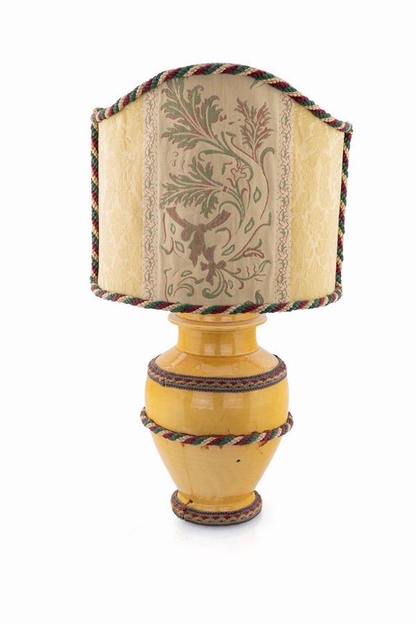 Lampada da tavolo in terracotta smaltata  - Asta Mobili, Arredi, Dipinti Antichi e del XIX Secolo - Casa d'Aste Arcadia