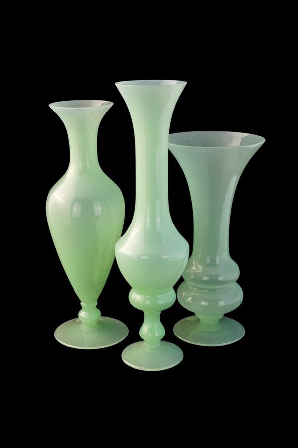 Tre piccoli vasi da collezione in vetro opalino verde, Murano