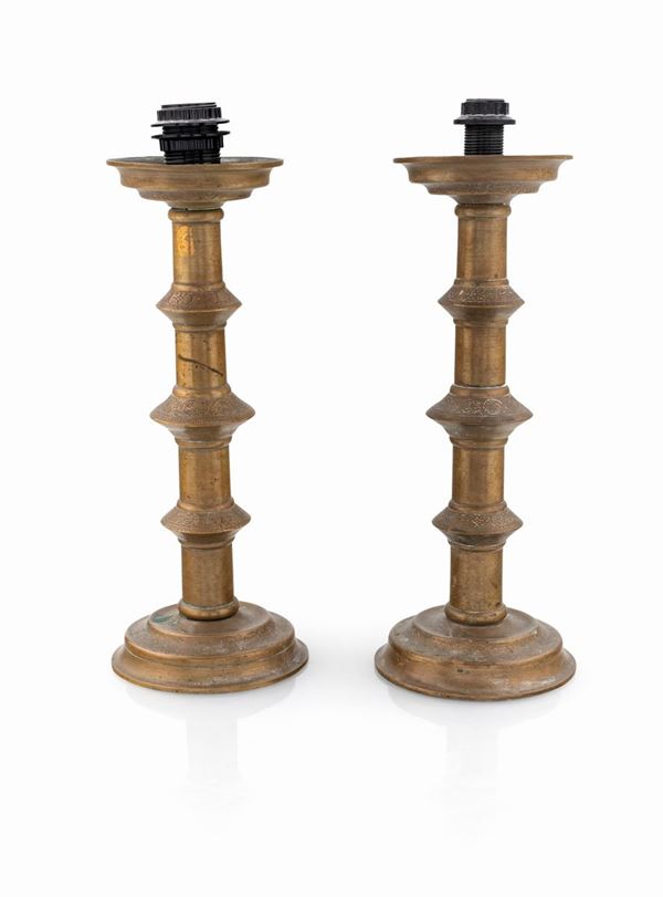 Coppia di antiche lampade da tavolo in ottone