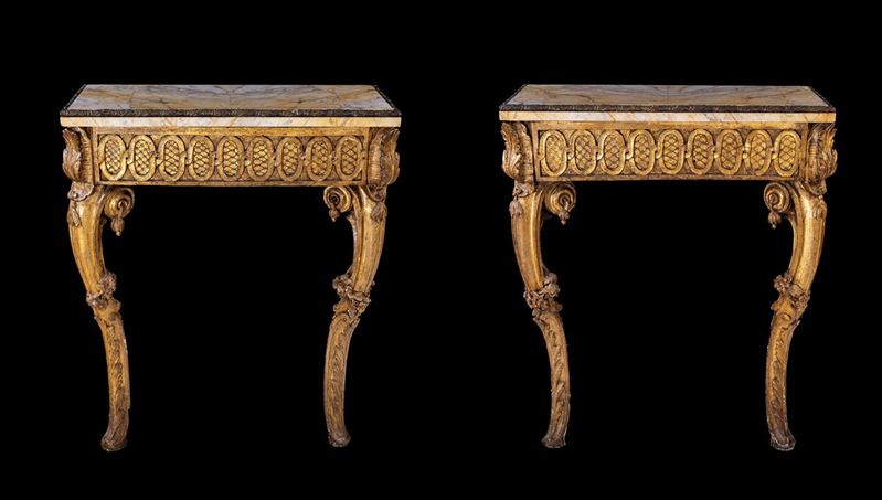 Coppia di Consoles D'appliques in Legno Dorato, Italia Centrale XVIII Secolo