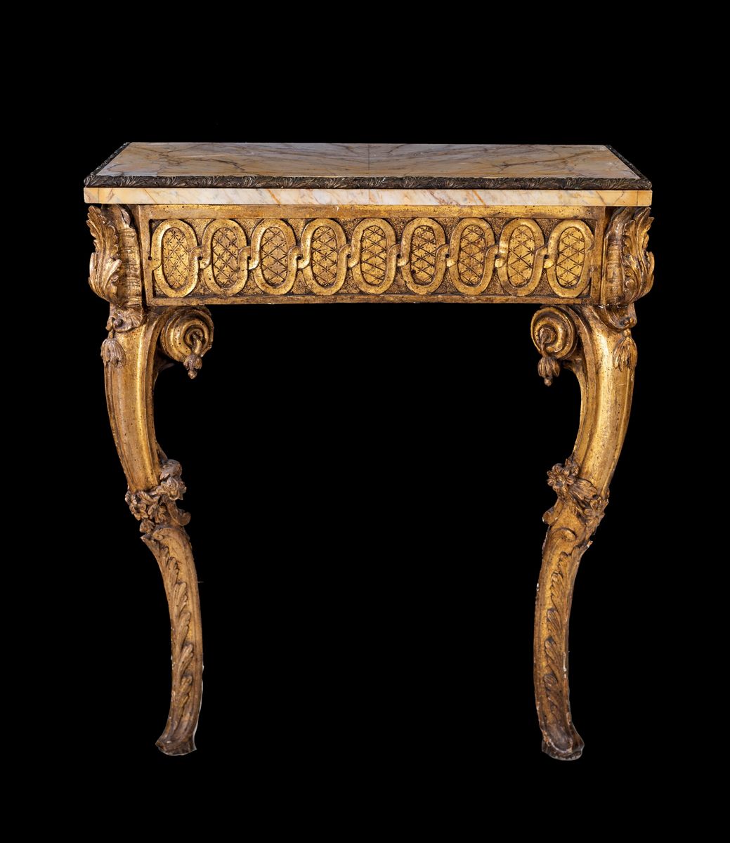 Coppia di Consoles D'appliques in Legno Dorato, Italia Centrale XVIII Secolo
