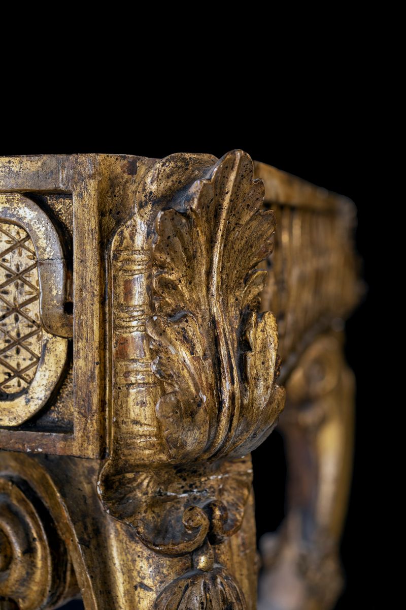 Coppia di Consoles D'appliques in Legno Dorato, Italia Centrale XVIII Secolo