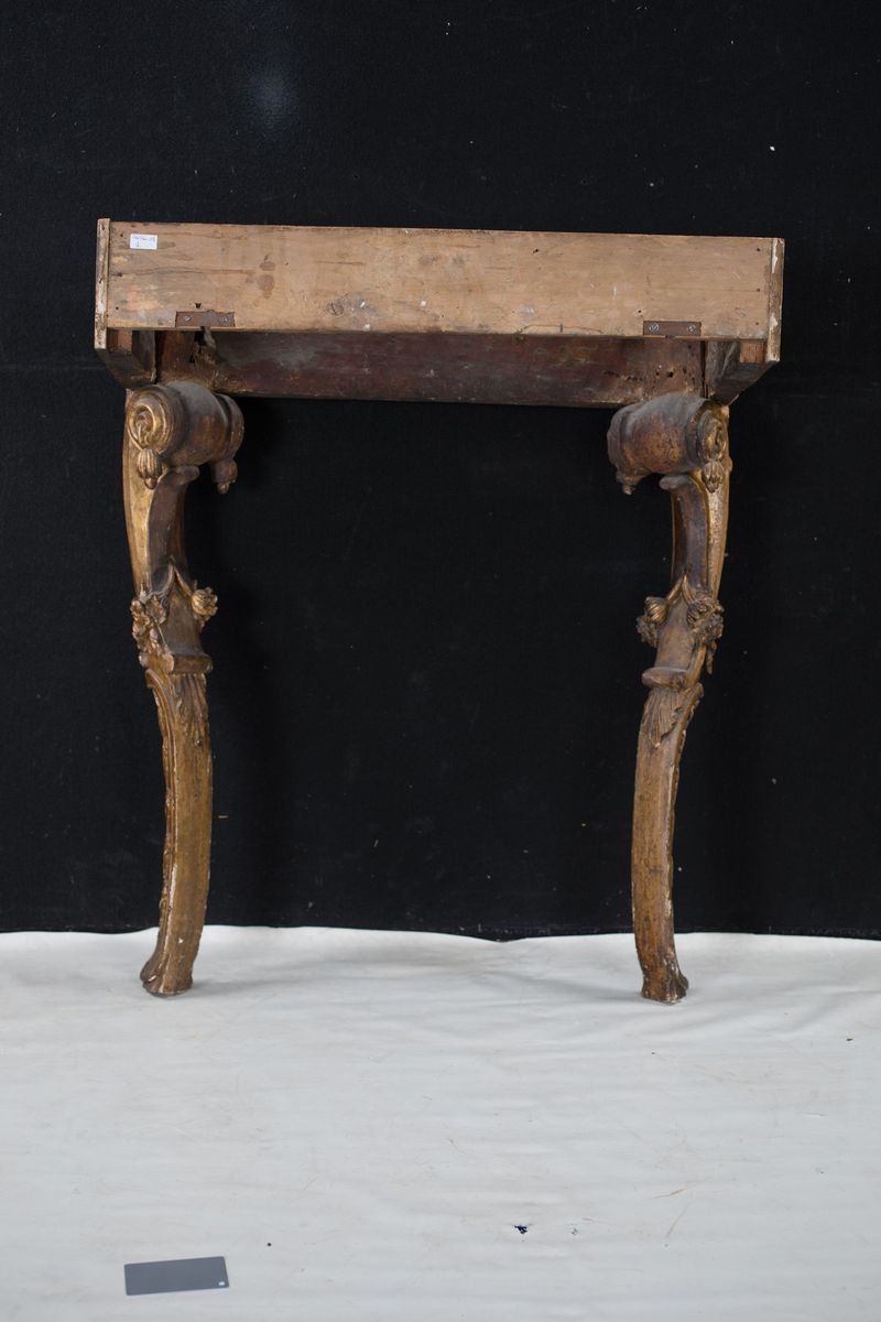 Coppia di Consoles D'appliques in Legno Dorato, Italia Centrale XVIII Secolo