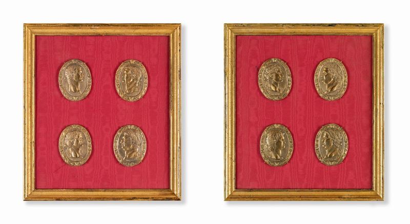 Coppia di Pannelli con Otto Medaglioni in Bronzo Dorato