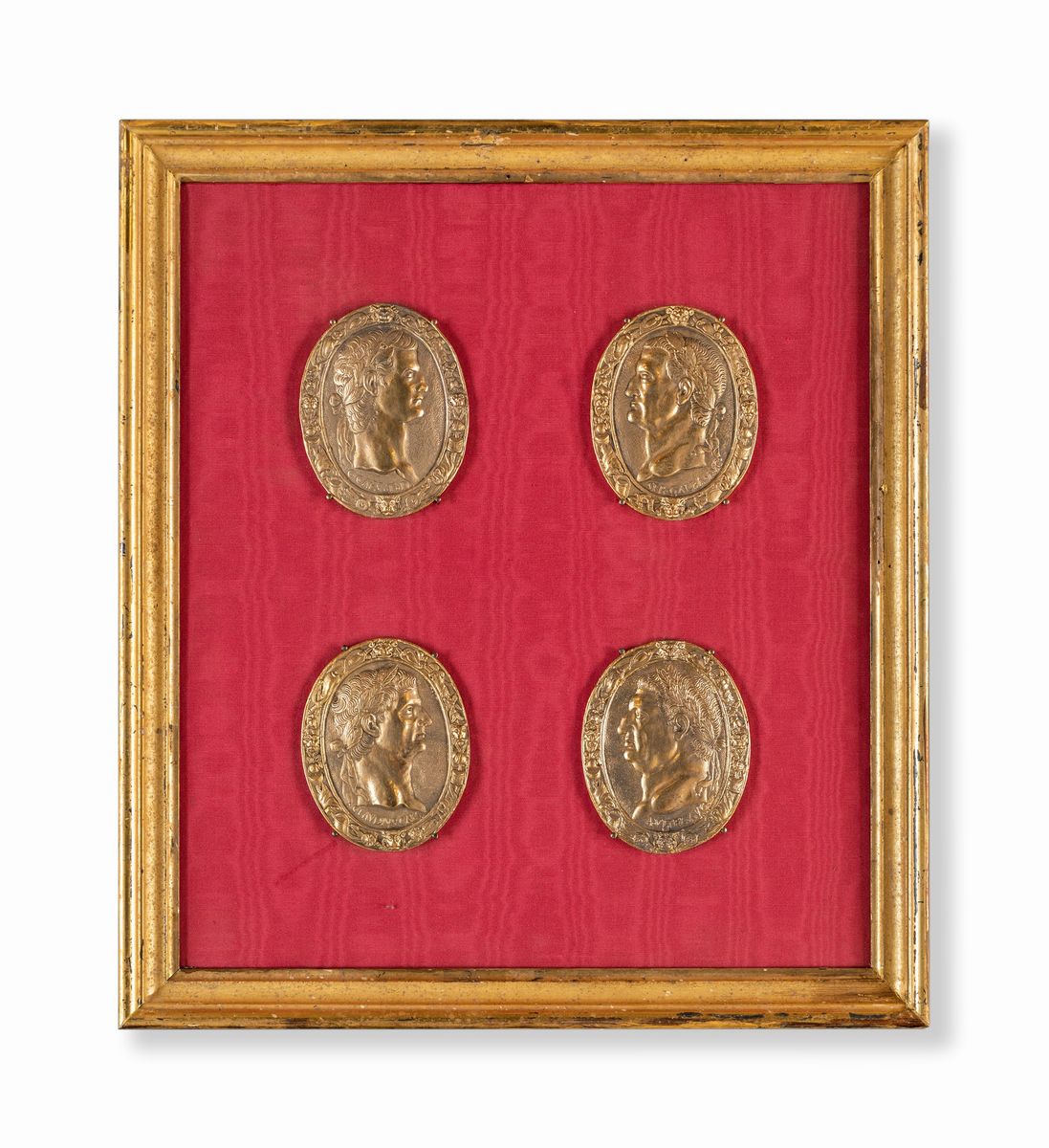 Coppia di Pannelli con Otto Medaglioni in Bronzo Dorato