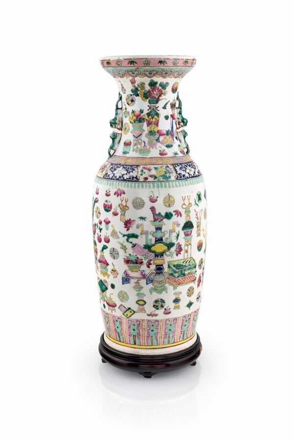 Vaso in porcellana policroma, Cina  - Asta Arte Orientale - Casa d'Aste Arcadia