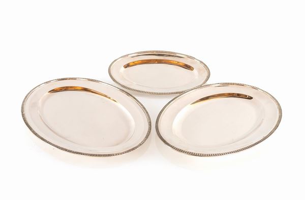 Tre vassoi ovali in argento  - Asta Mobili, Arredi, Dipinti Antichi e del XIX Secolo - Casa d'Aste Arcadia