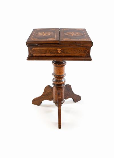 Tavolino da Gioco in Noce, XIX Secolo