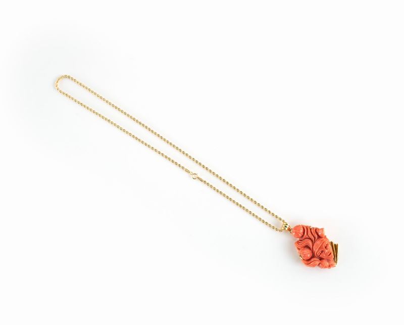 Collana-ciondolo, Scultura in Corallo