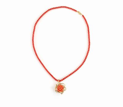 Collana di Corallo con Rosa Incisa