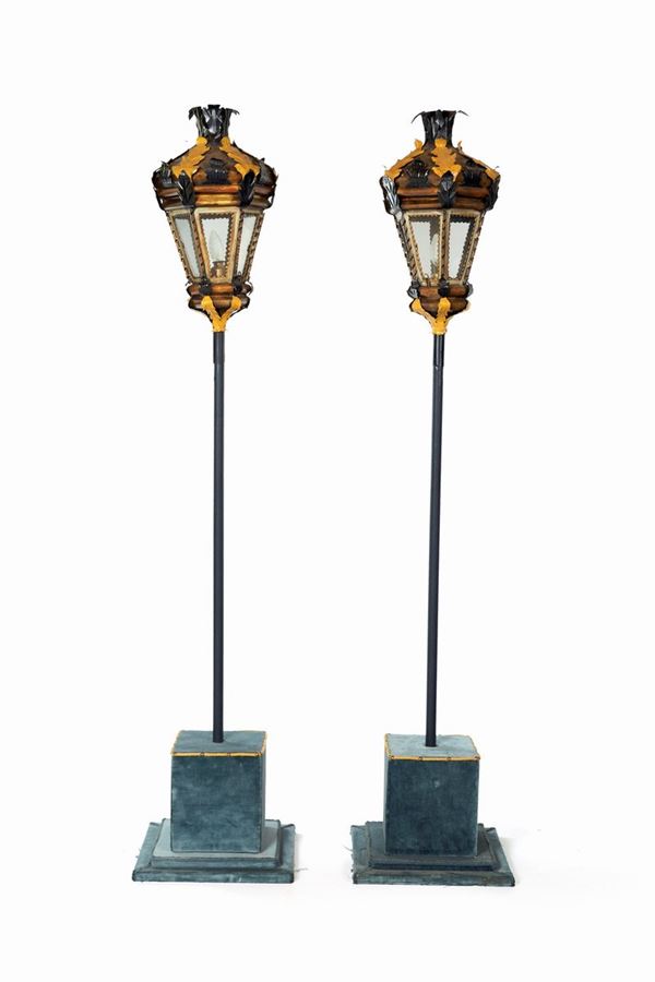 Coppia di lanterne in tolla, XVIII secolo  - Asta Arredi e dipinti dalla collezione di Carlo Lampronti - Casa d'Aste Arcadia