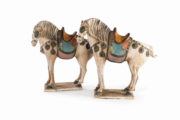 Due sculture in terracotta raffiguranti cavalli, Cina  - Asta Arredi e dipinti dalla collezione di Carlo Lampronti - Casa d'Aste Arcadia