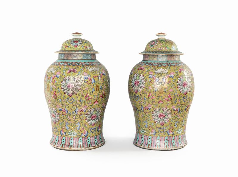 Coppia di Vasi con Coperchio in Porcellana, Cina