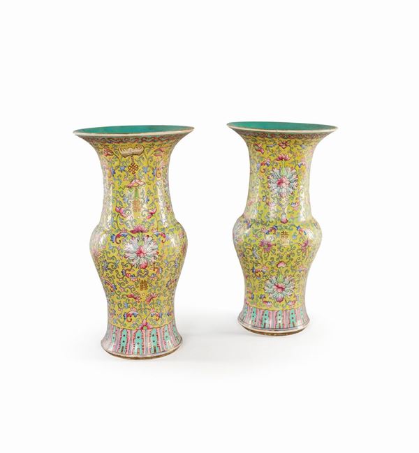 Coppia di vasi in porcellana, Cina, XIX secolo  - Asta Arte Orientale - Casa d'Aste Arcadia