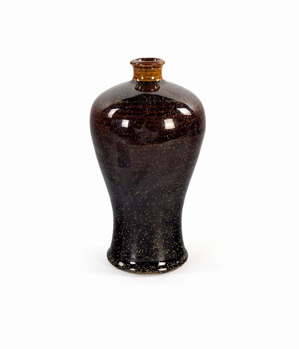 Piccolo vaso in porcellana monocroma, Cina dinastia Qing