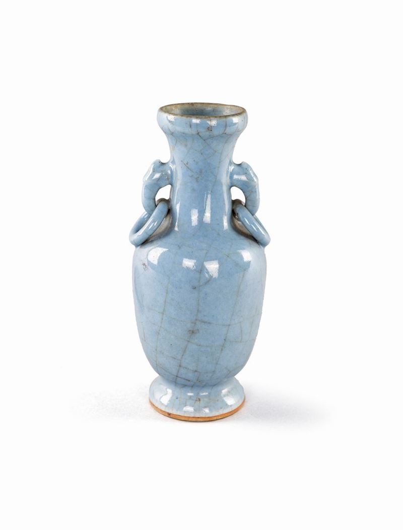 Piccolo Vaso in Porcellana Monocroma Celeste, Cina Dinastia Qing