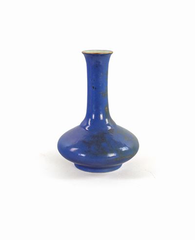 Piccolo Vaso in Porcellana Monocroma Azzurra, Cina Dinastia Qing