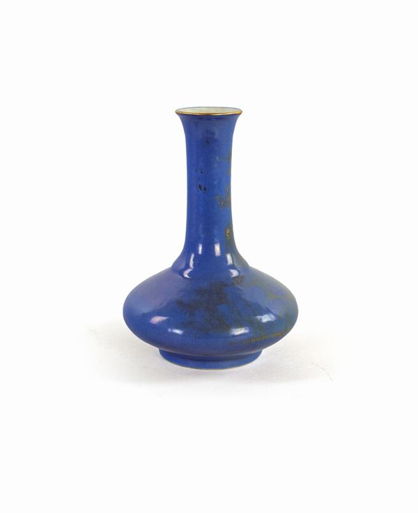 Piccolo vaso in porcellana monocroma azzurra, Cina dinastia Qing