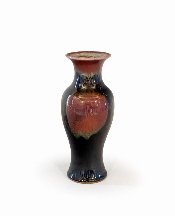 Piccolo vaso in porcellana bicolore, Cina dinastia Qing  - Asta Arte Orientale - Casa d'Aste Arcadia