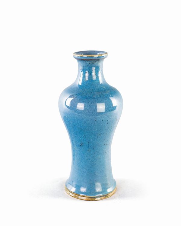 Vaso in porcellana monocroma azzurra, Cina dinastia Qing