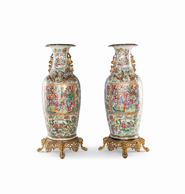 Coppia di vasi in porcellana su basi in bronzo dorato, Cina  - Asta Arredi e dipinti dalla collezione di Carlo Lampronti - Casa d'Aste Arcadia
