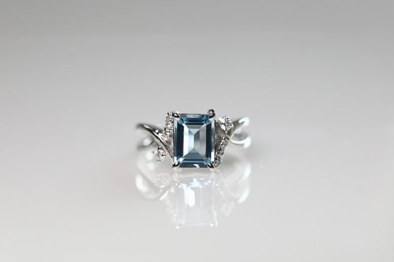 Anello con Acquamarina Ct 1.50
