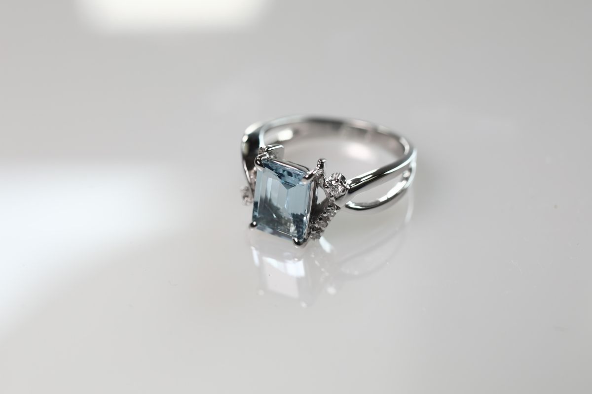 Anello con Acquamarina Ct 1.50