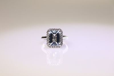 Anello con Acquamarina Ct 3,00