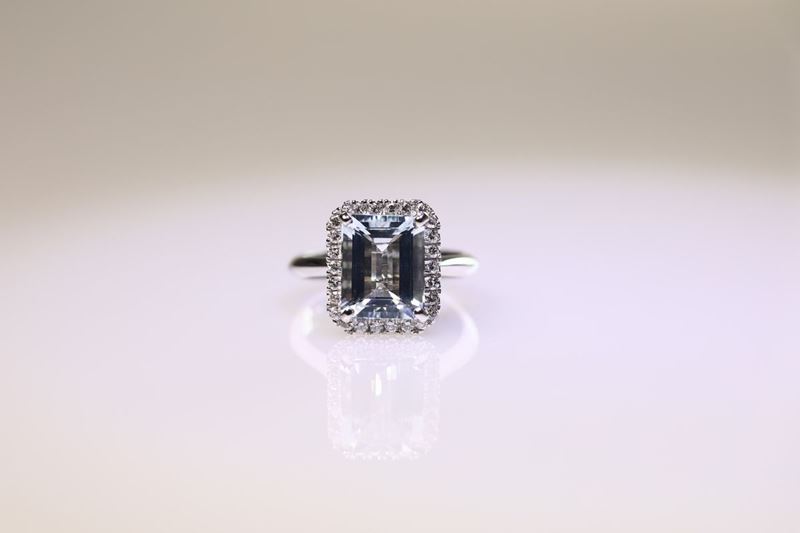 Anello con Acquamarina Ct 3,00