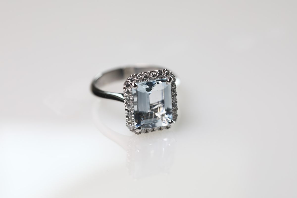 Anello con Acquamarina Ct 3,00