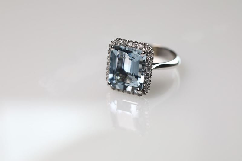 Anello con Acquamarina Ct 5,07
