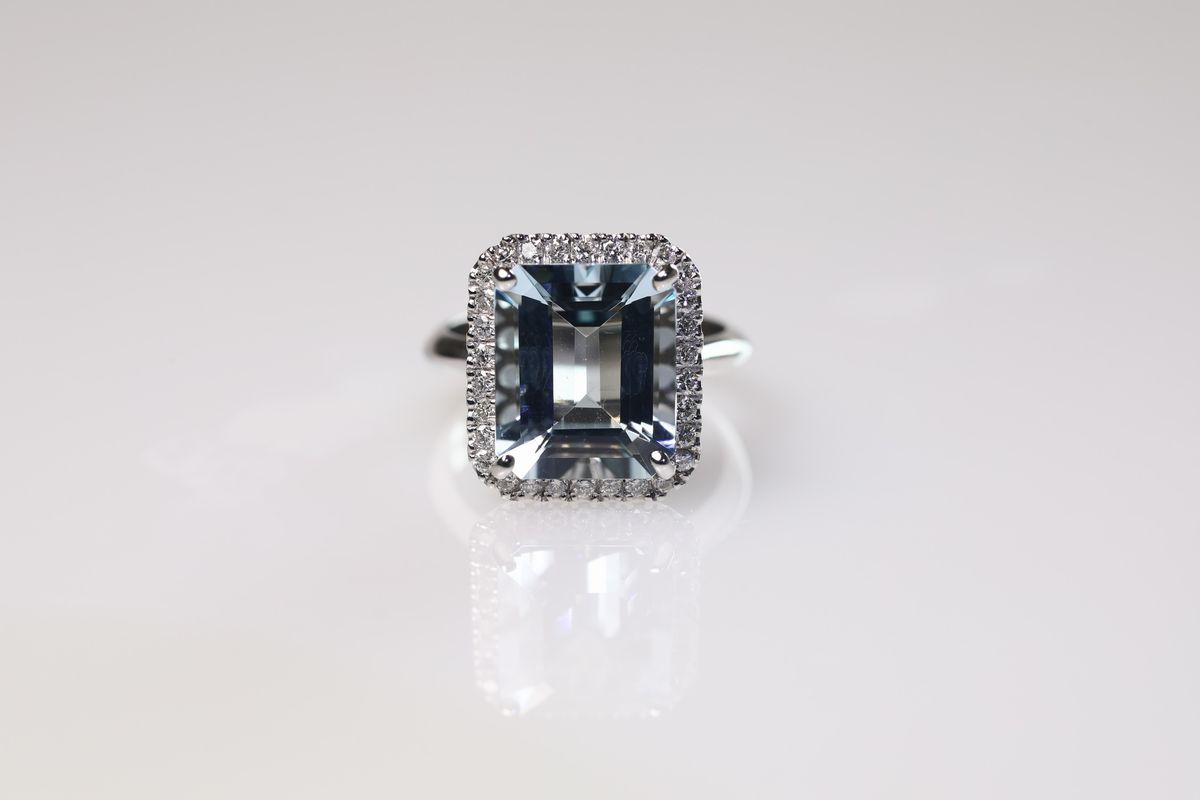 Anello con Acquamarina Ct 5,07