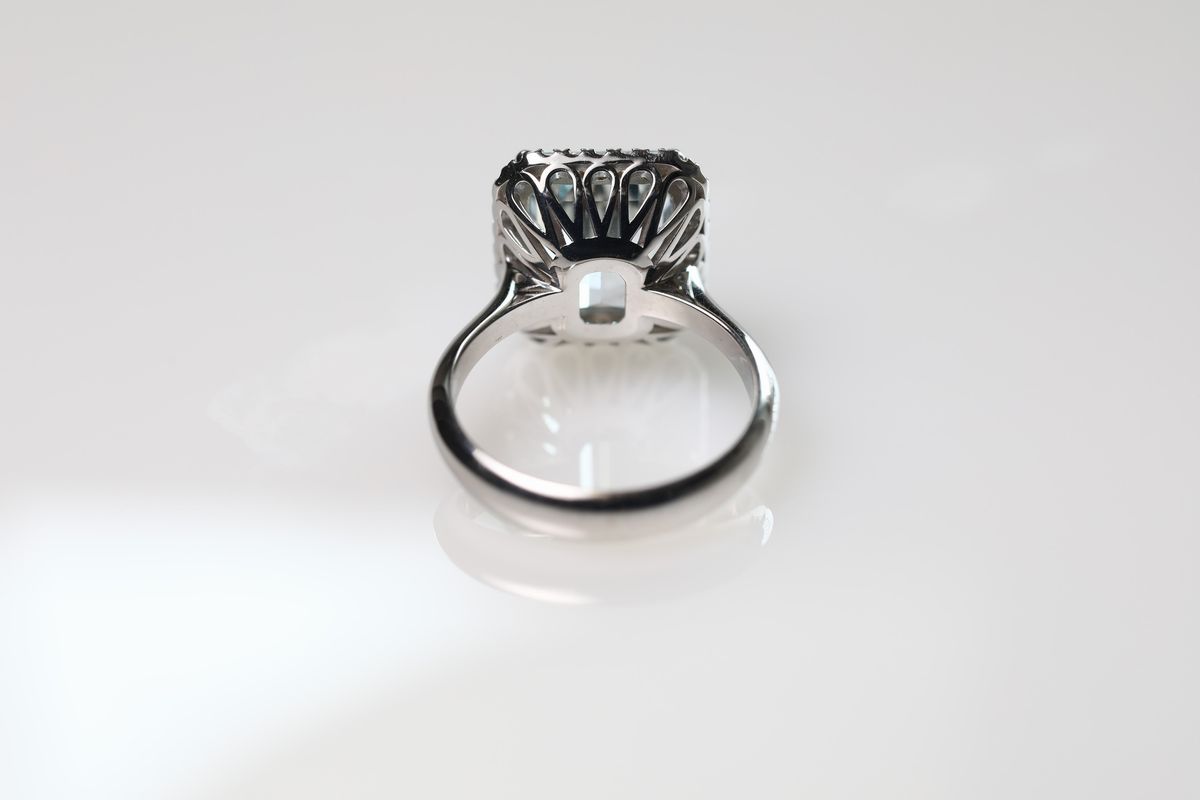 Anello con Acquamarina Ct 5,07