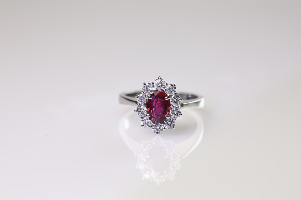 Anello con Rubino Birmano