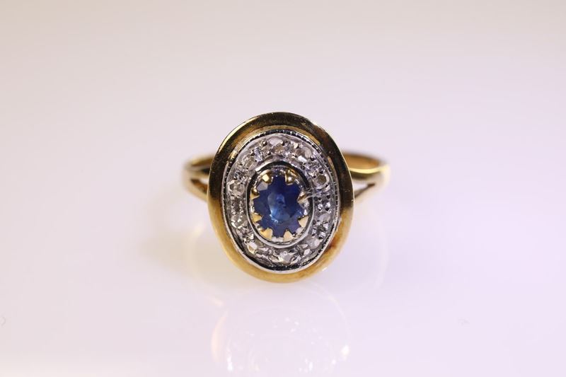 Anello Ovale con Zaffiro