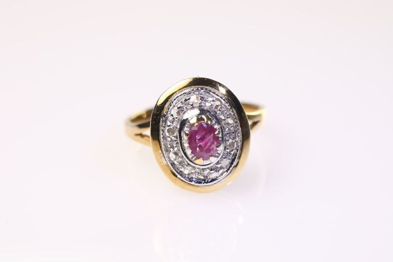 Anello Ovale con Rubino