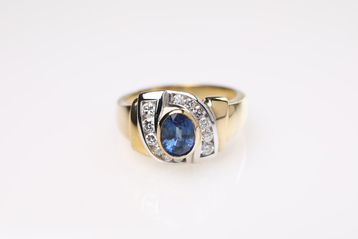 Anello con Zaffiro Ceylon