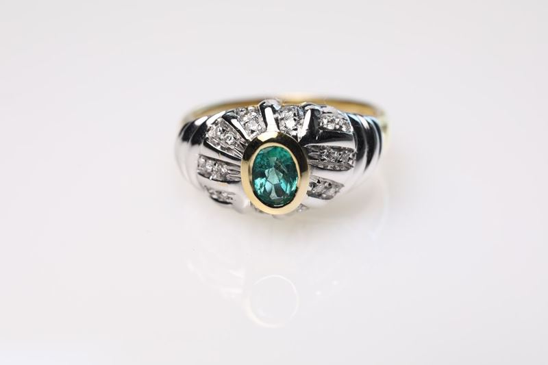 Anello con Smeraldo Ct 0,35