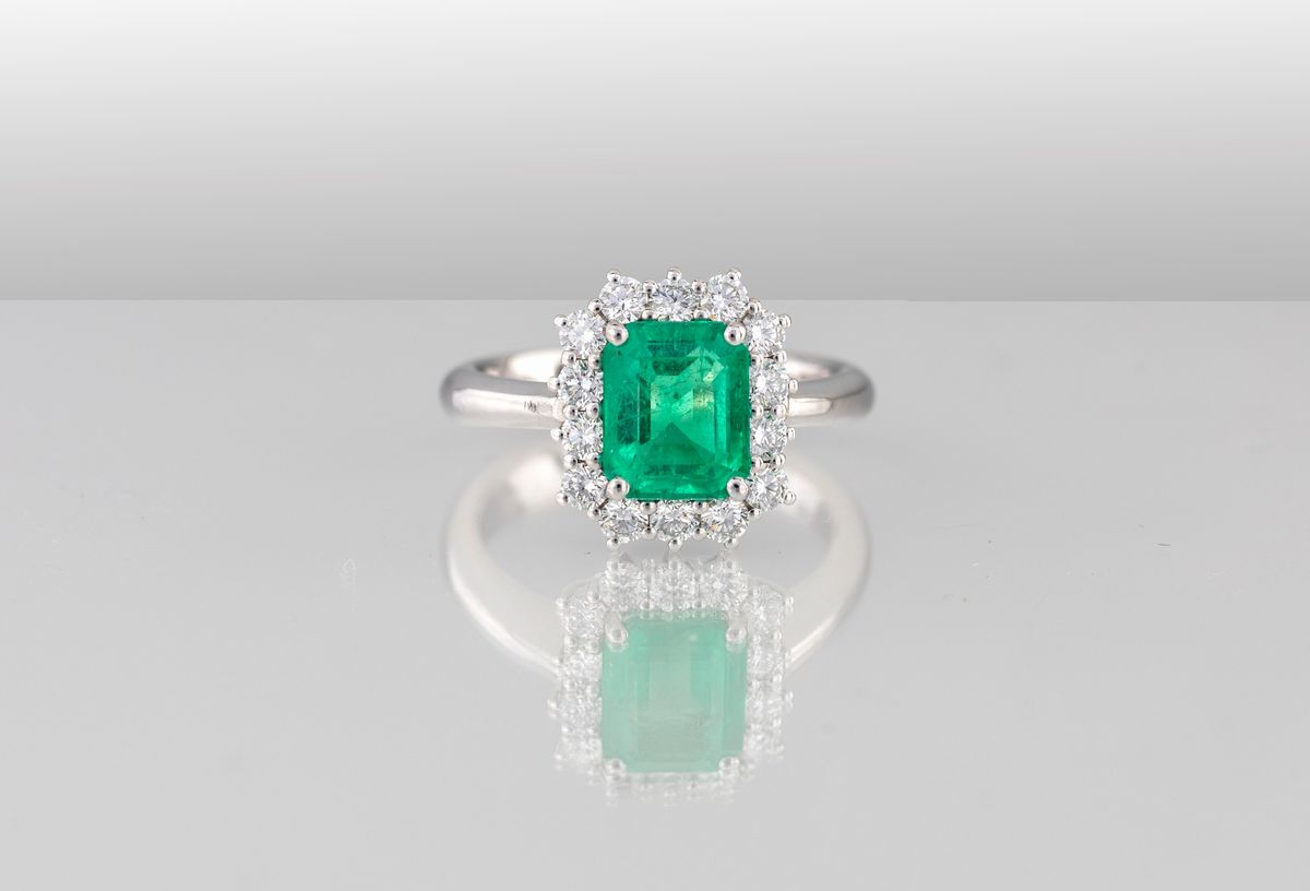 Anello con Smeraldo Muzo Extra