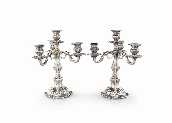Coppia di candelabri in argento a quattro luci, probabilmente Francia, 1880 ca.