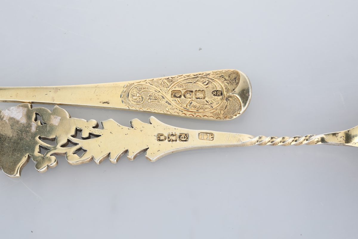 Due Cucchiai da Cerimonia in Argento 925/1000 Dorato, Londra 1900 e 1901