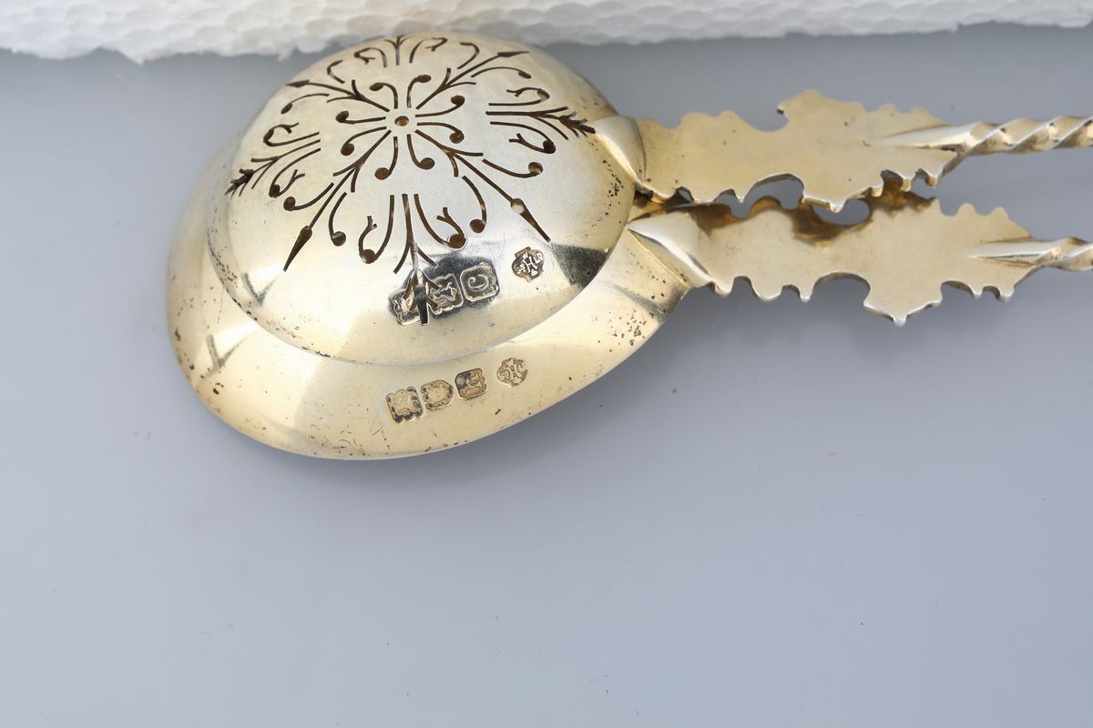 Due Cucchiai "degli Apostoli" in Argento Dorato, Londra 1898 e 1903