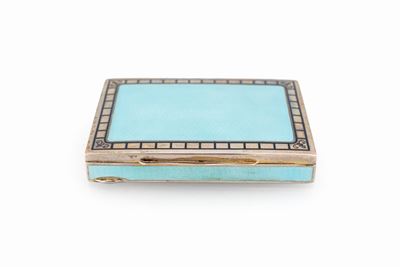 Tabacchiera in Argento e Smalto Celeste su Fondo Guilloché, Italia, Inizio XX Secolo, Argent...